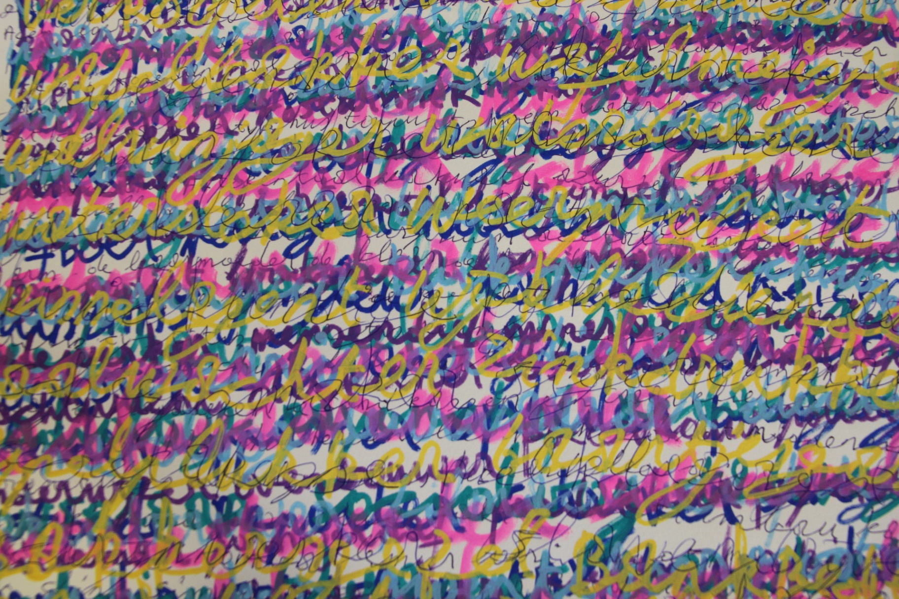 Kleurrijke handgeschreven tekst in geel, roze, paars en blauw